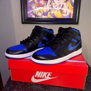 Jordan 1 mids royal blue
